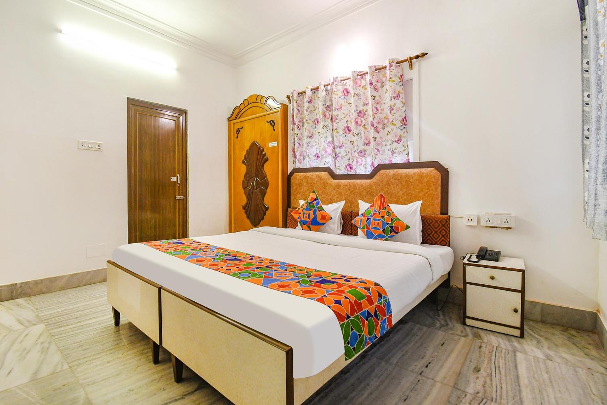Fabexpress Astoria House Hotel Kolkata Exterior photo